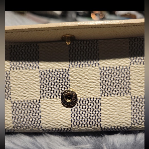 Louis Vuitton Damier Azur Keycase - Picture 7 of 7
